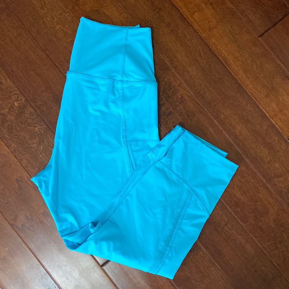 Zyia Light Blue Mesh Light n Tight Capris, Size 6-8